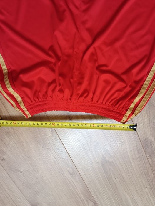 Spodenki sportowe dla chłopca rozmiar około 158