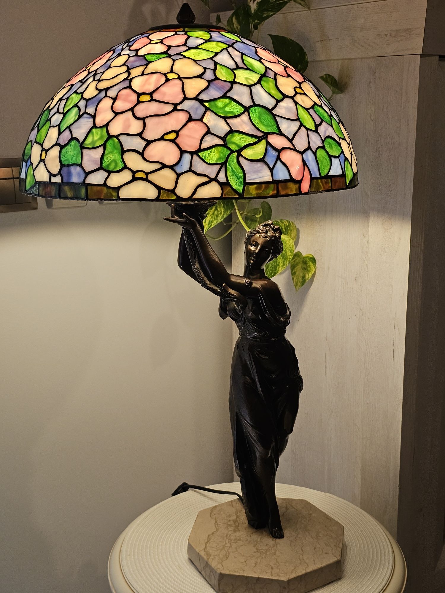 Lampa witrazowa,Tiffany Styl.Podstawa Figuralna.Stan Idealny.