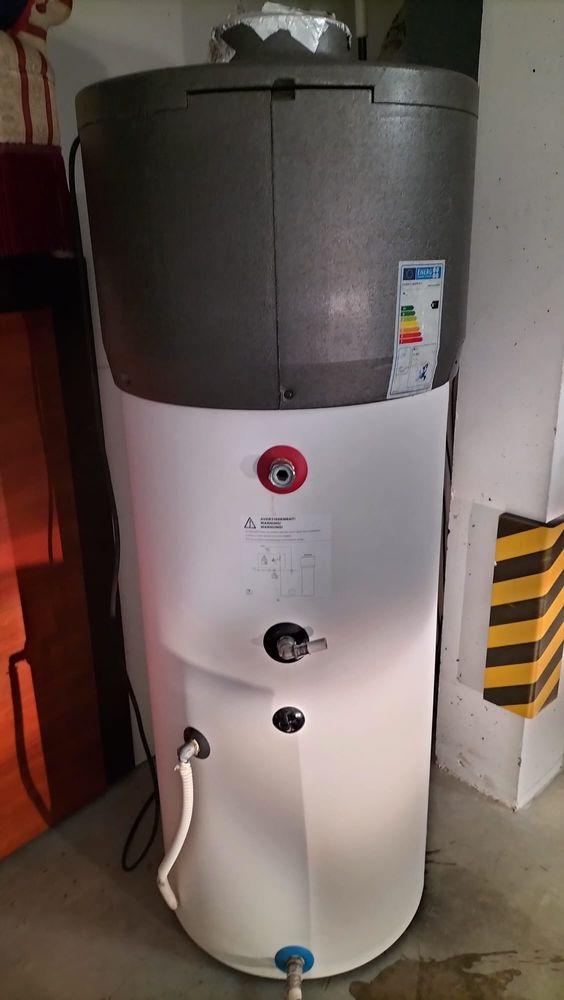 Termoacumulador bomba de calor Daikin - 200 Litros - 2000W - como novo