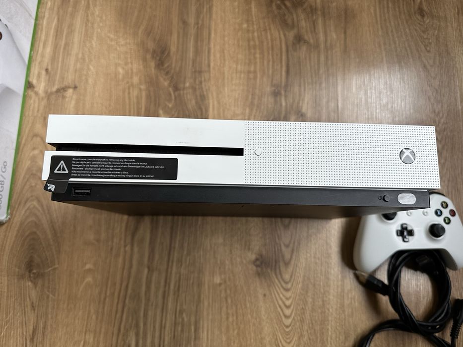 Продам Xbox 1 S 500 gb