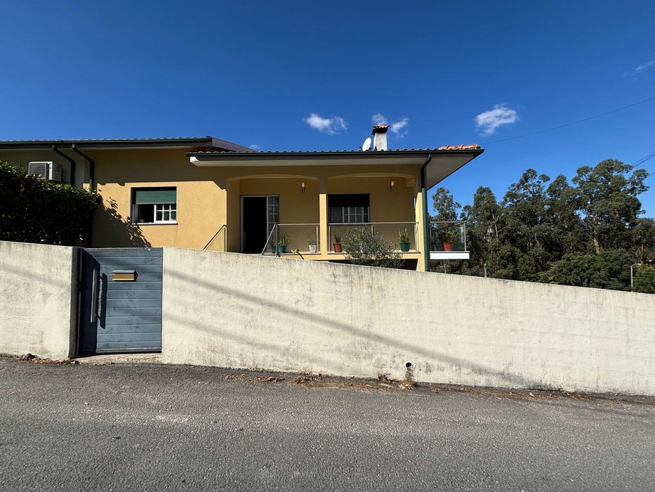 Vende-se Moradia T3+ Arouca