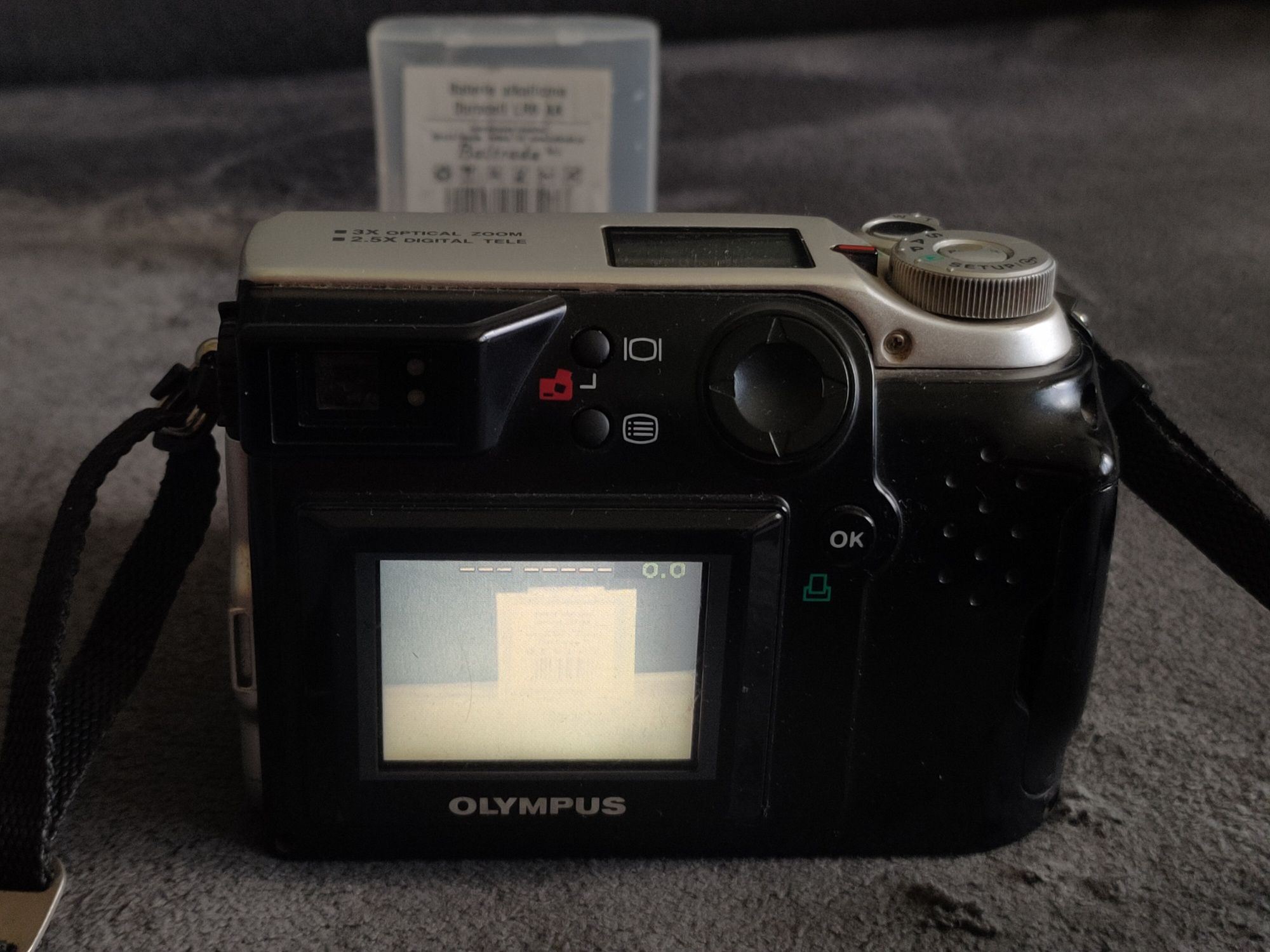 Olympus C-2000Z .