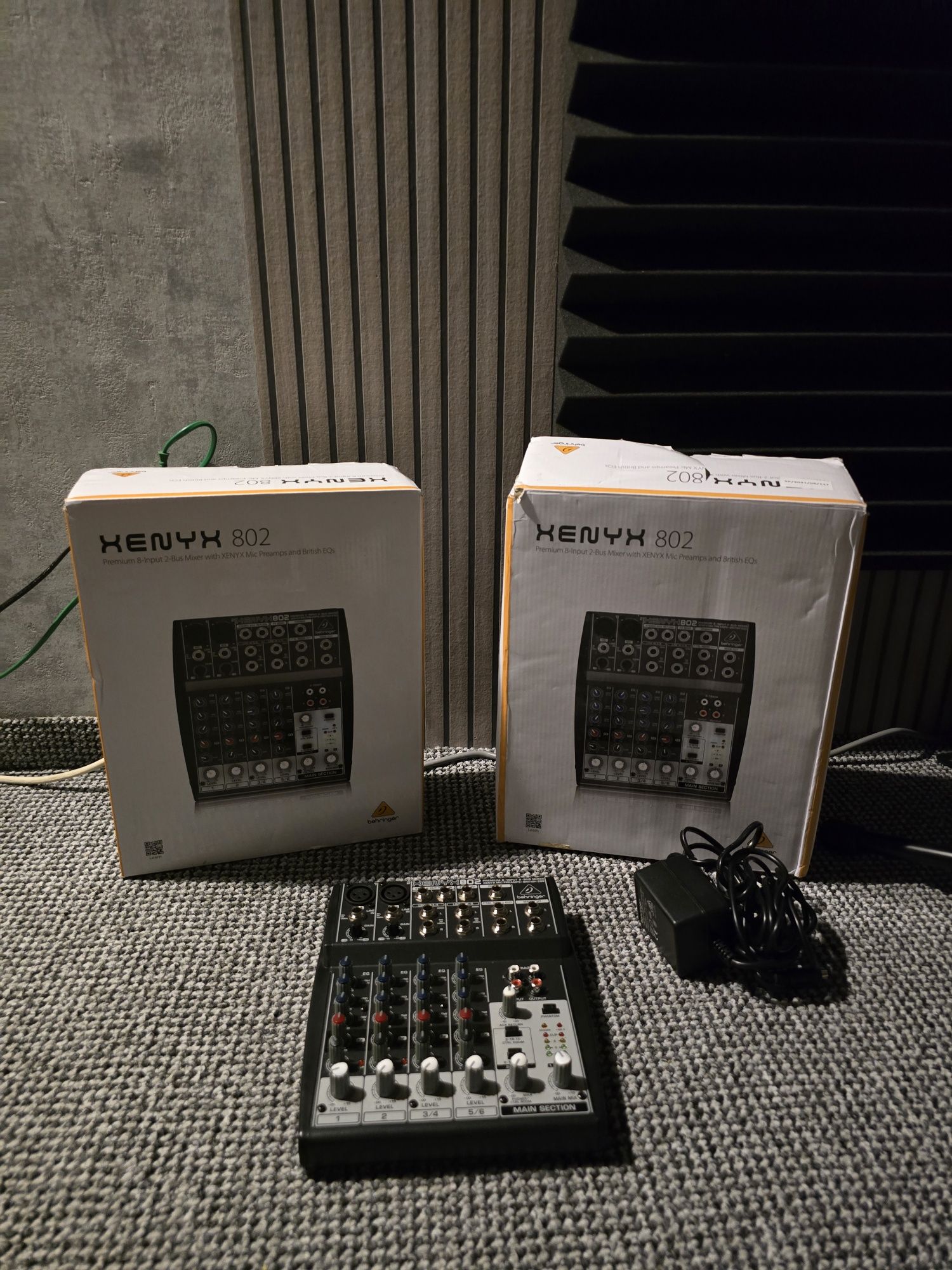 Mikser, statyw, gitara, ukulele
