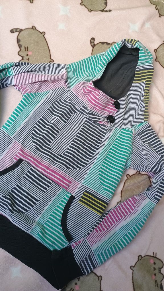 Bluza 146 kolorowa ma kieszeń stan bdb