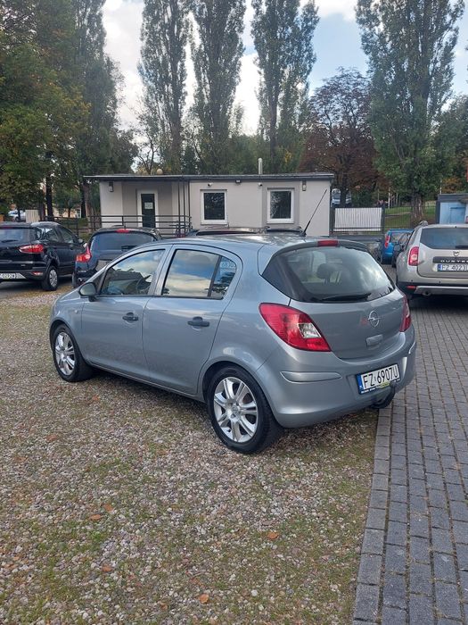 Opel Corsa 1,2 benz. 2010 r
