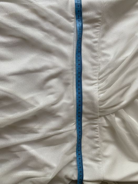 Нарядна біла сукня