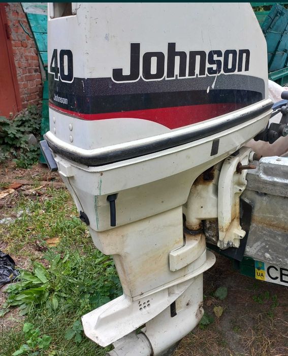 Продам лодку з мотором і лафетом.