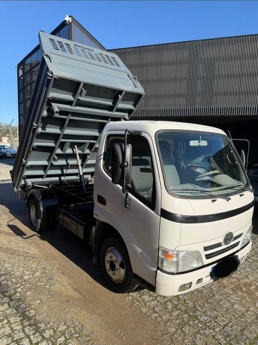 Toyota dyna tribasculante 2014