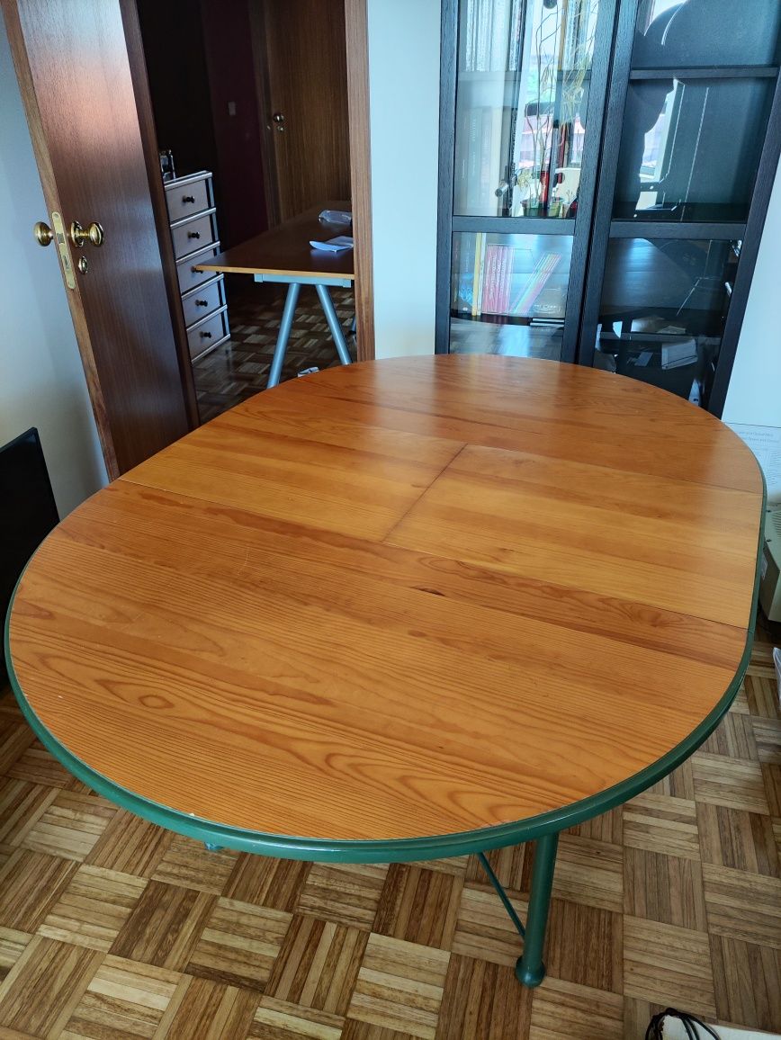 Mesa de jantar extensível c/ 4 cadeiras