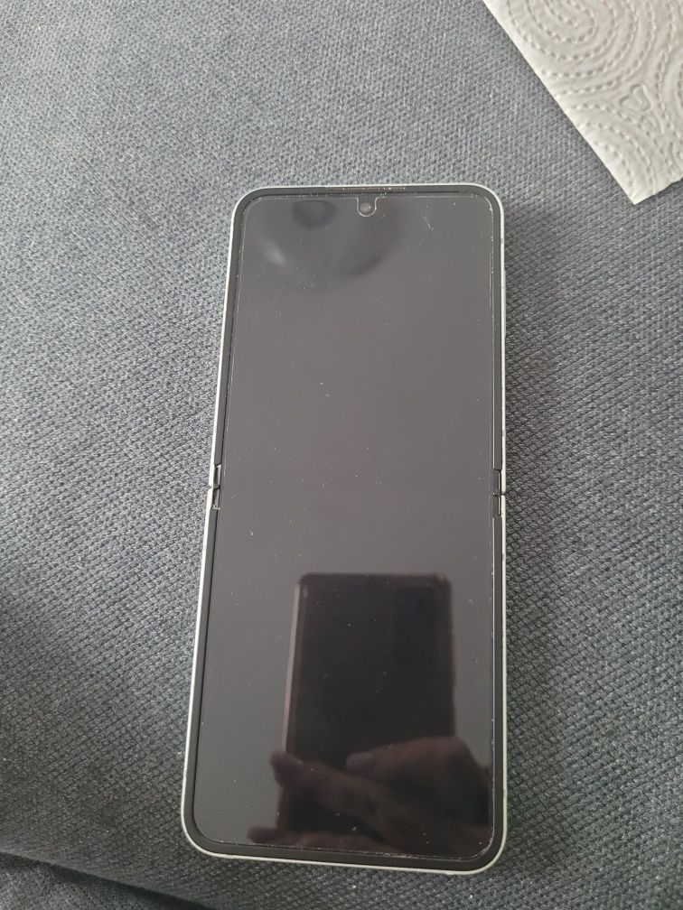 Sprzedam telefon Samsung flip 6