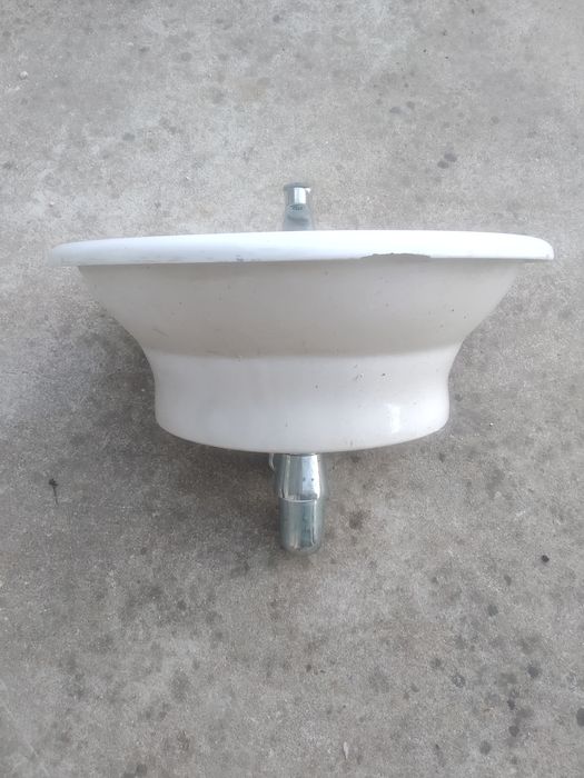 Lavatório com torneira temporizadora