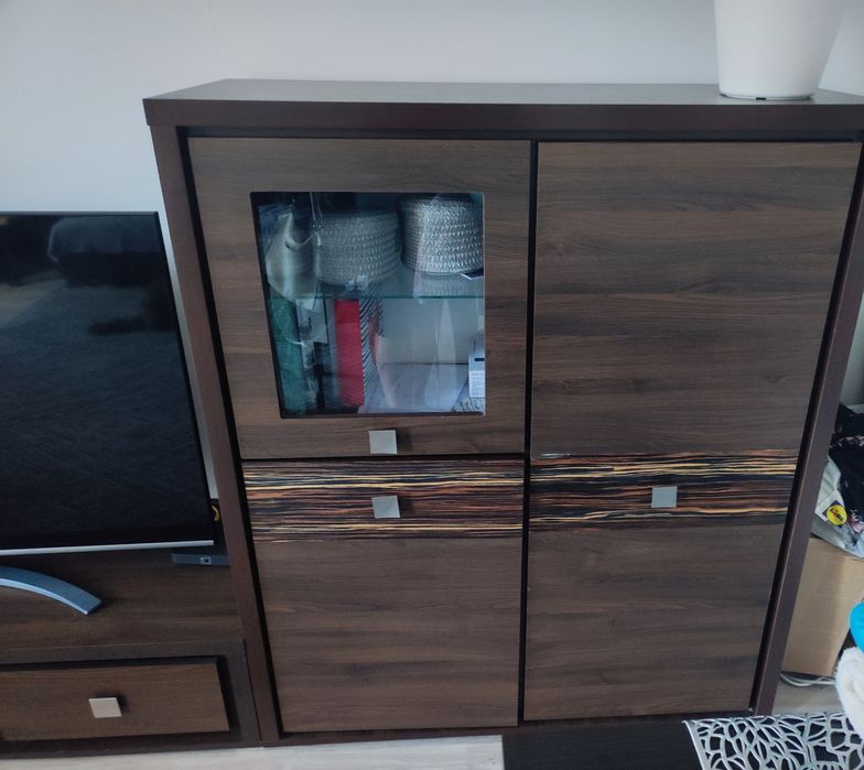 Meble do salonu brązowe komoda, szafka RTV, szafa-witryna