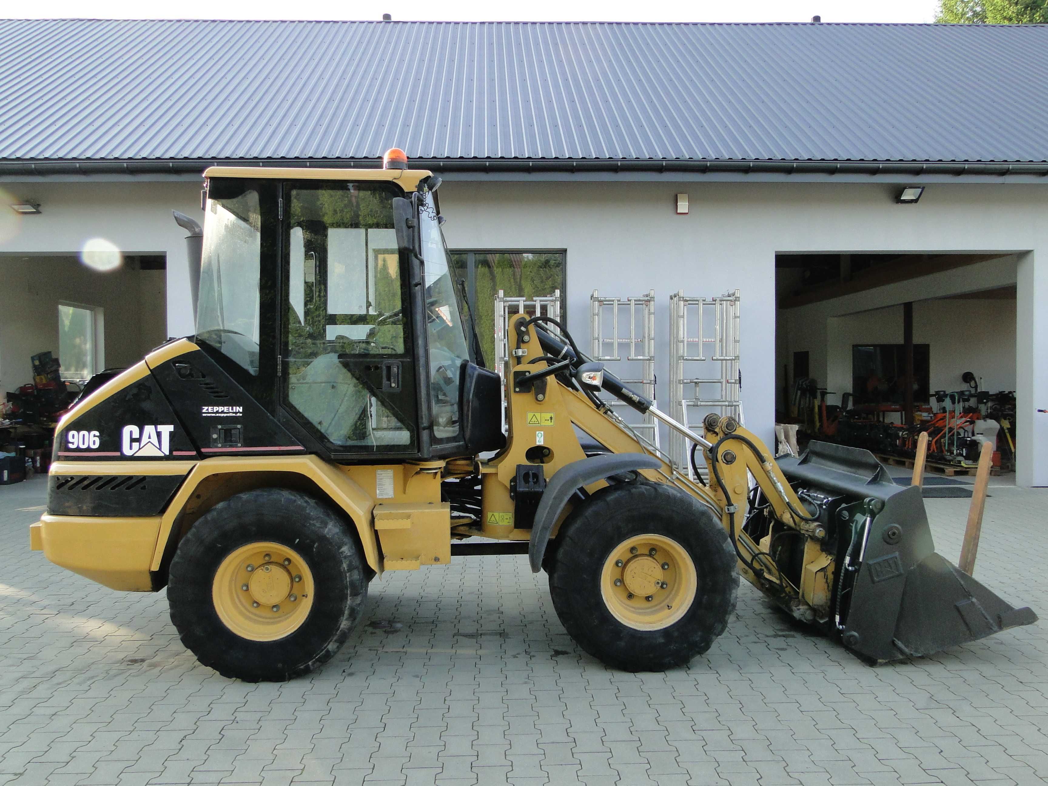 Ładowarka CAT 906 Caterpillar łyżka otwierana widły Ładna Sprowadzona