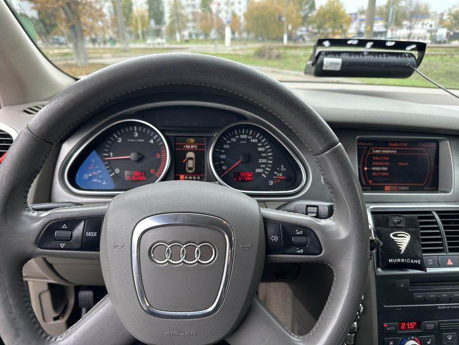 Audi Q7  нерозмитнена