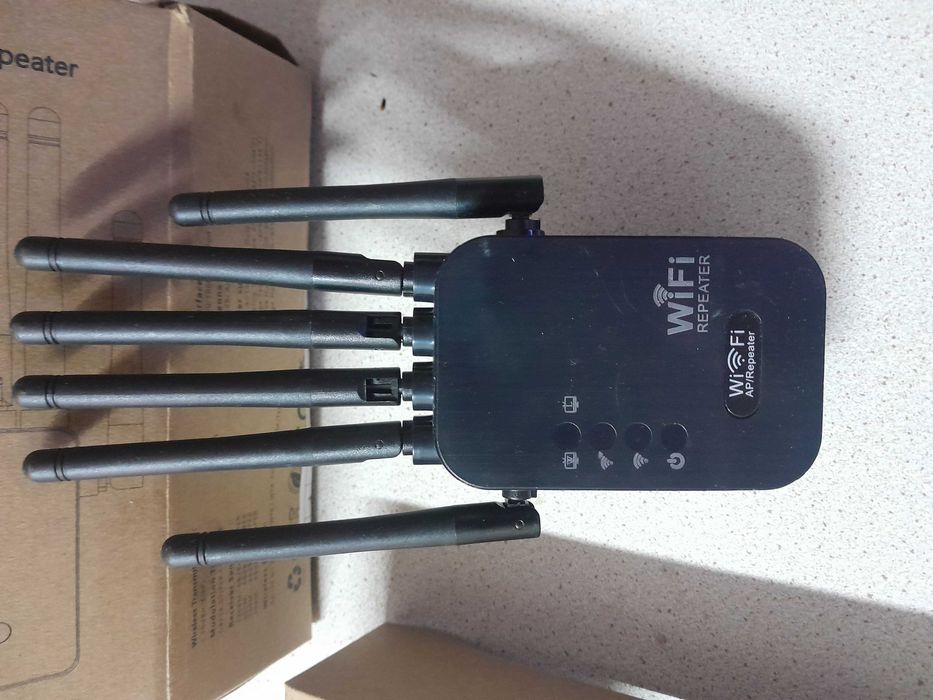 Продам новый Wi-Fi репитер (усилитель сигнала)