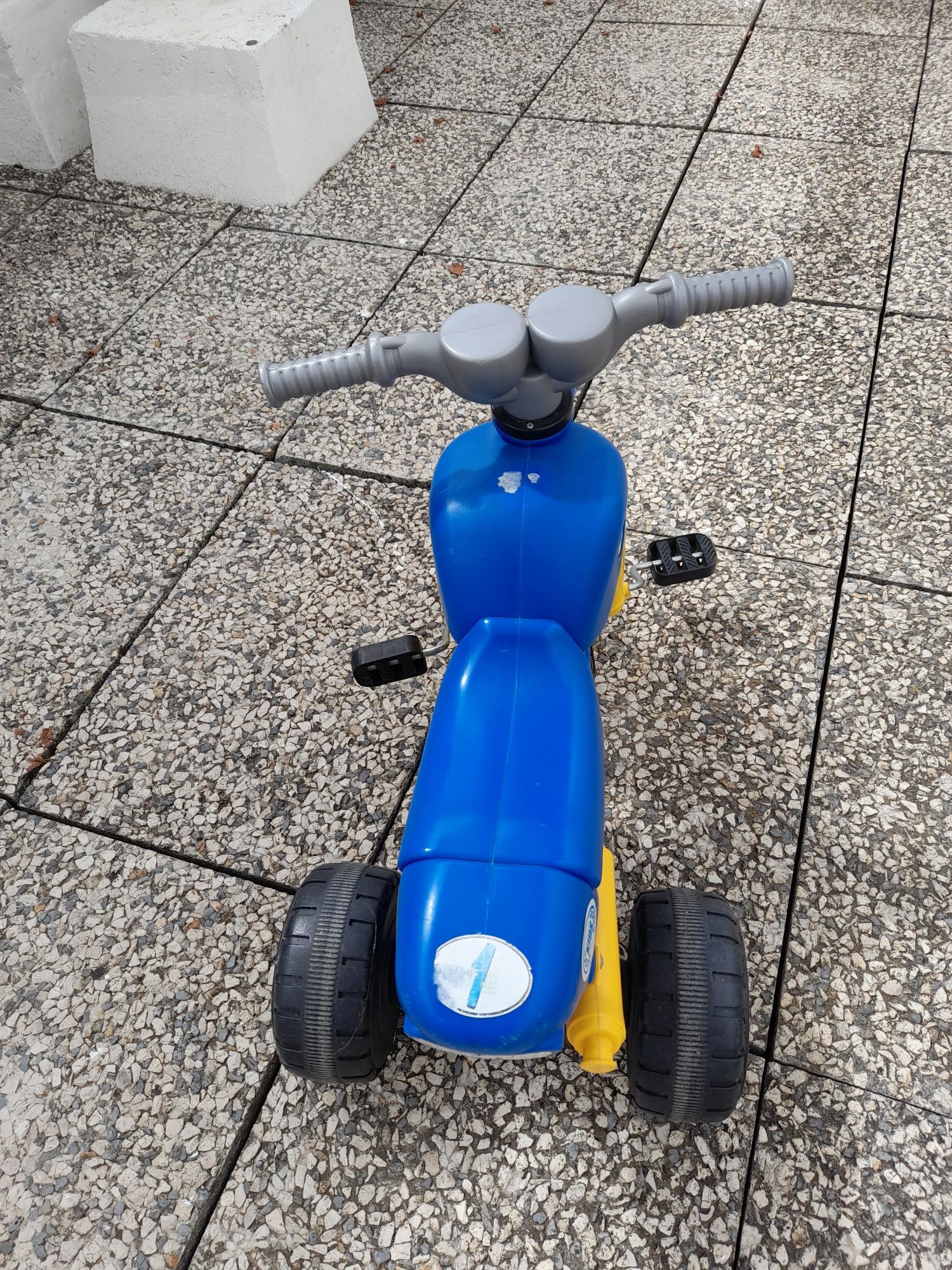 Vendo triciclo de criança