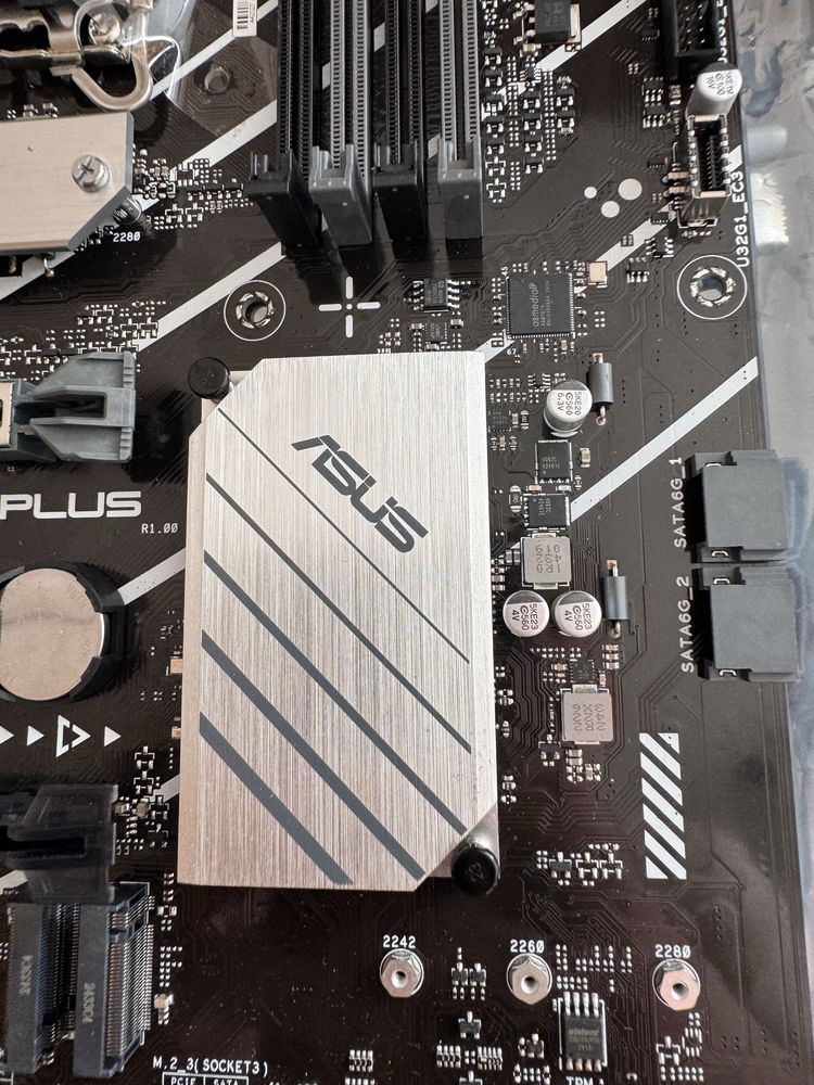Asus Prime b760-plus ddr5 socket 1700 intel
