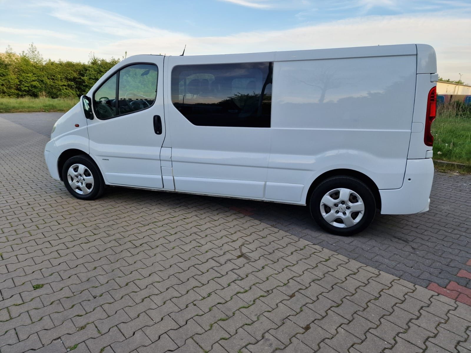 Opel Vivaro Trafic 2.0 DCI..Perfekcyjny Stan.6 osób.Brygadówka Long..