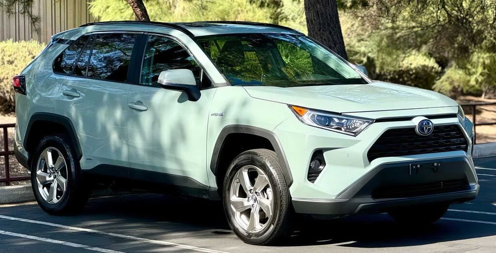 Toyota RAV4      2021