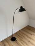 Lampa stojąca czarna
