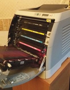 Продам принтер HP color laserjet 2600n