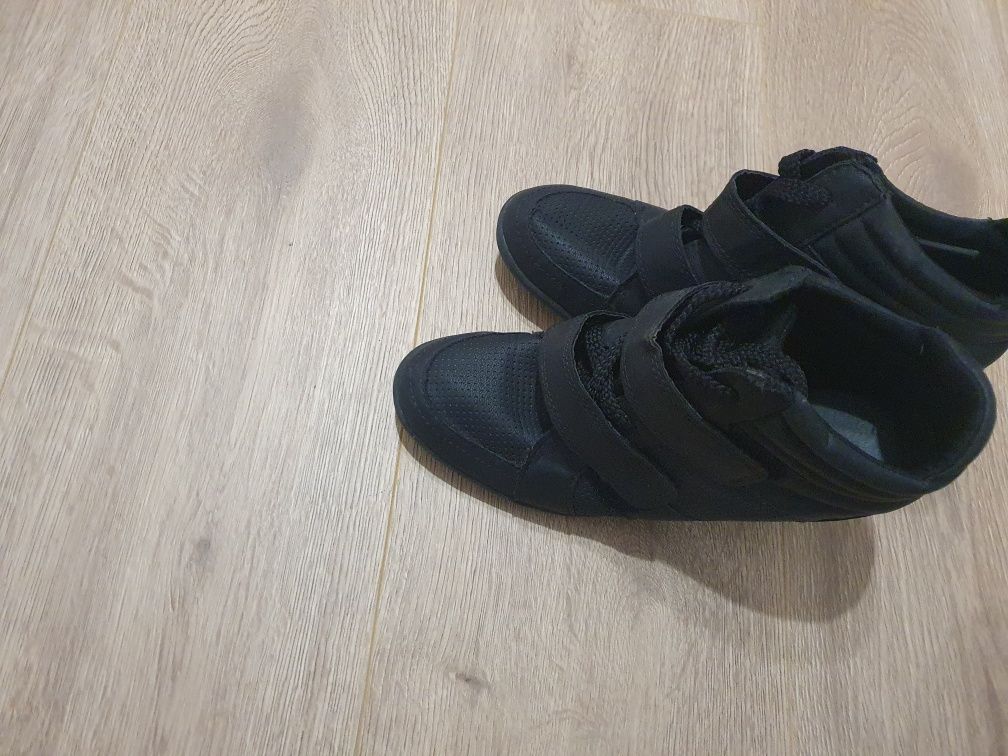 Botki sneakersy na koturnie