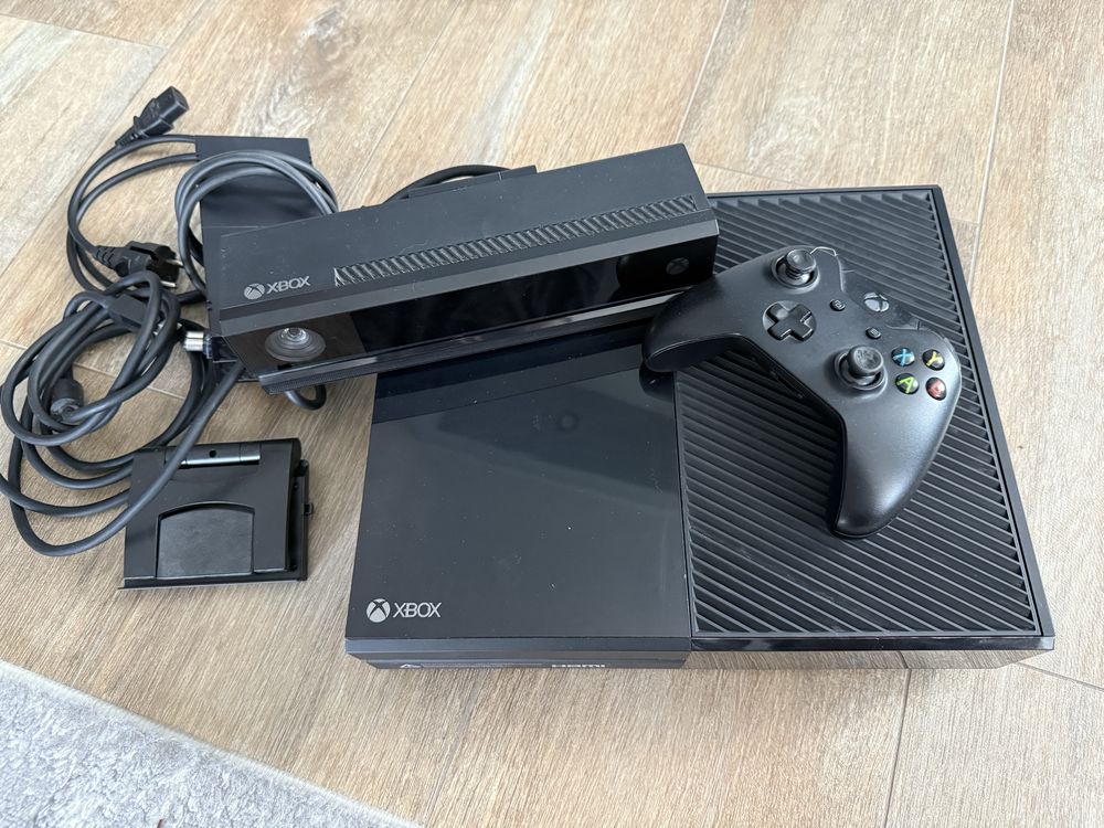 Xbox One + pad + kinect