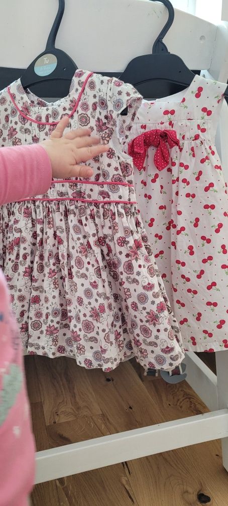 Przepiękne eleganckie sukienki bawełniane 74 newbie jak nowe