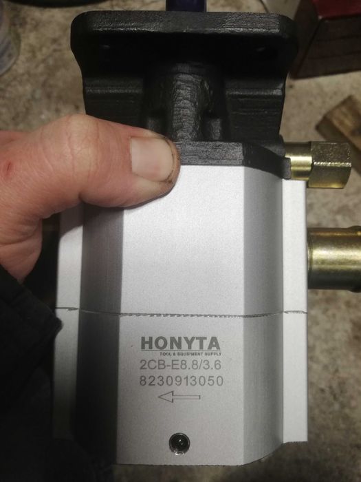 Pompa hydrauliczna łuparki rębaka