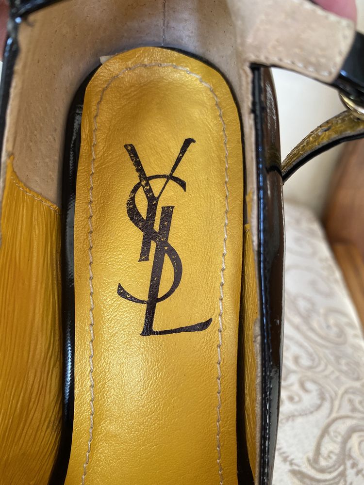 Крутезні туфлі YSL