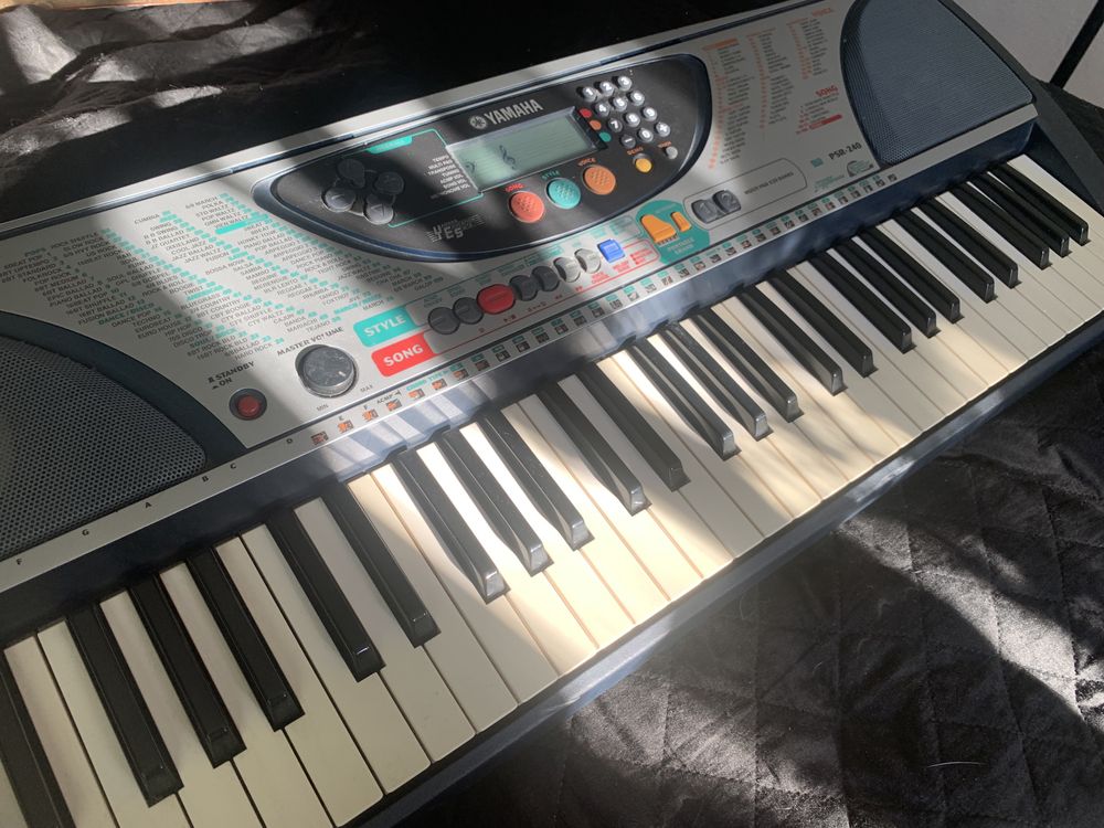 Keyboard YAMAHA PSR-240