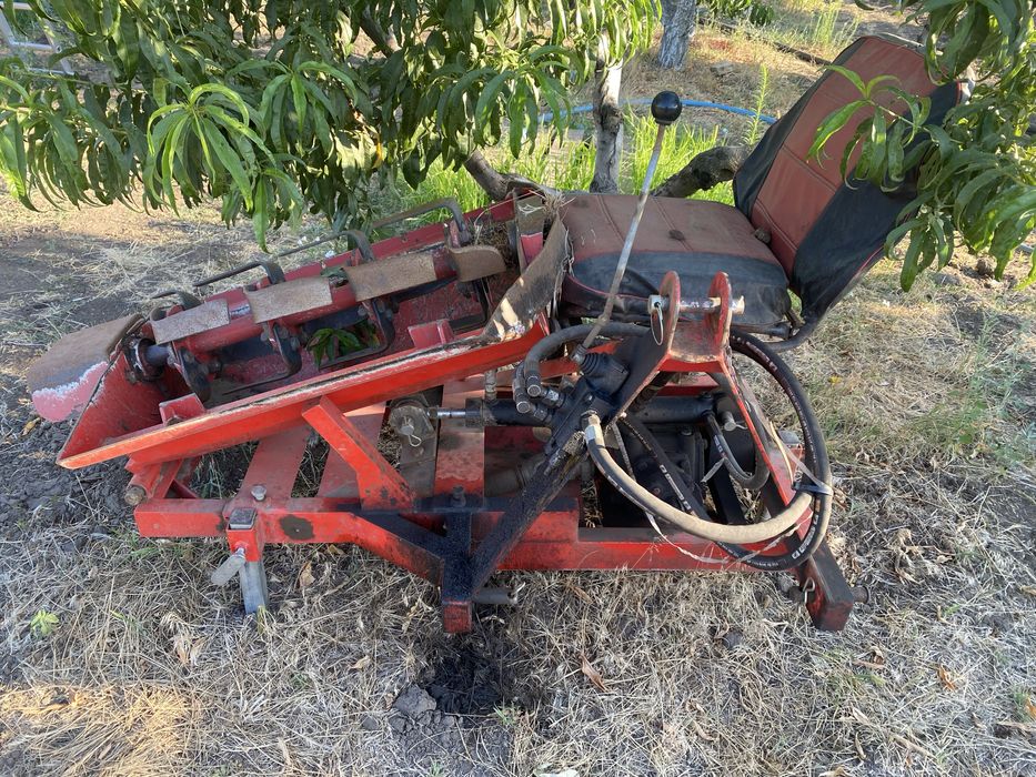 Фреза садова бокова пристовбурна