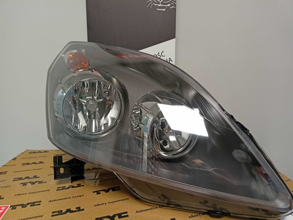 Opel Zafira B 05-08 Lampa/Reflektor przód prawy /H7+H1