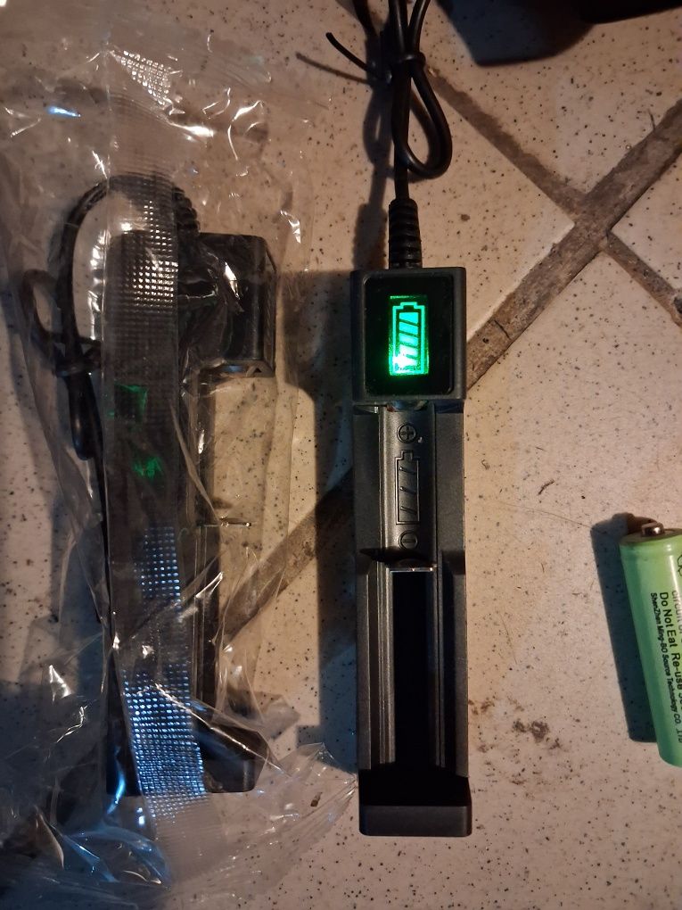 Ładowarka do bateri od 1,2v do 3,7 v