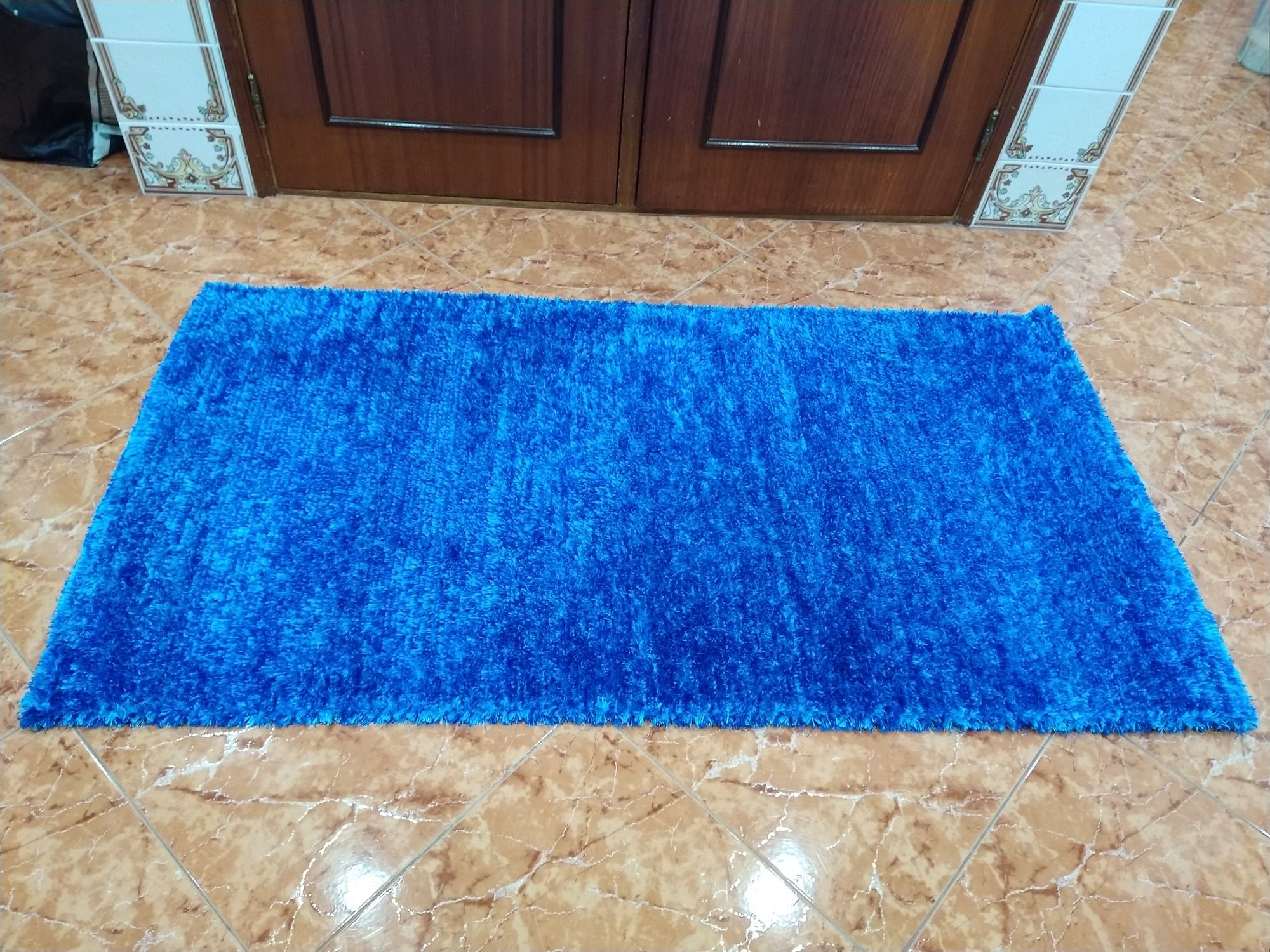 Carpete azul, tapete casa apartamento vivenda quarto sala.