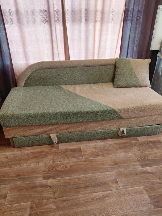 Розкладний диван.