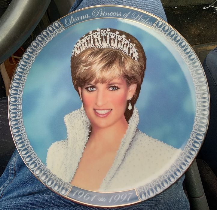 Prato numerado em Fina Porcelana da Princesa Diana