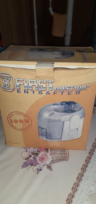 Соковыжималка First