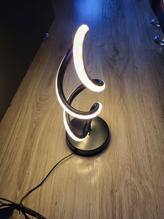 Lampka stołowa LED 20W 3 tryby światła kolor czarny Nowa