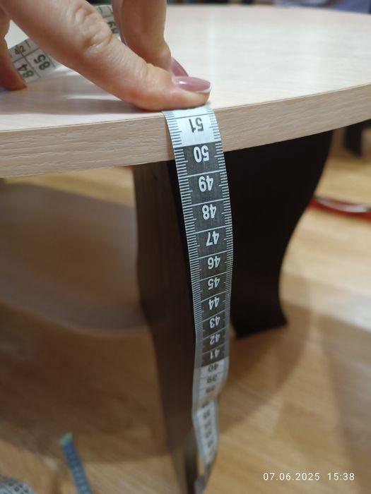 Продам журнальний столик сосна венге в стані новий