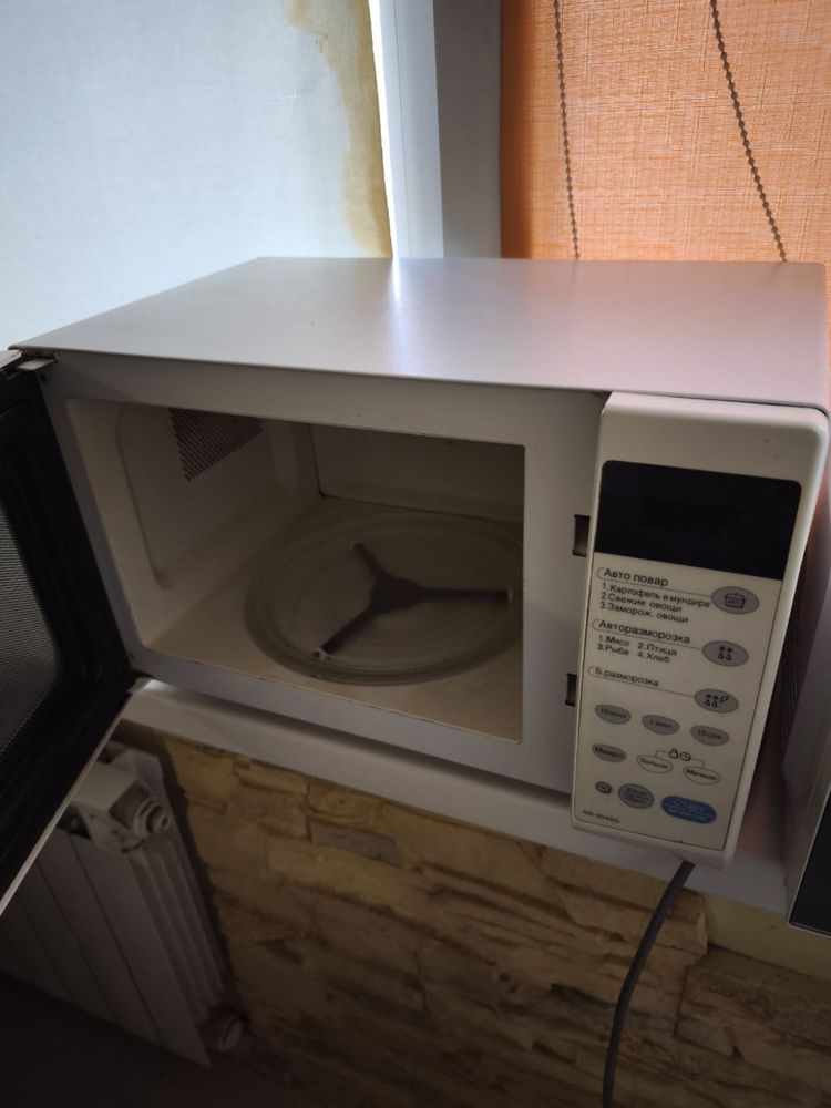 Продам микроволновку LG