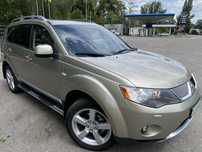 Mitsubishi Outlander XL