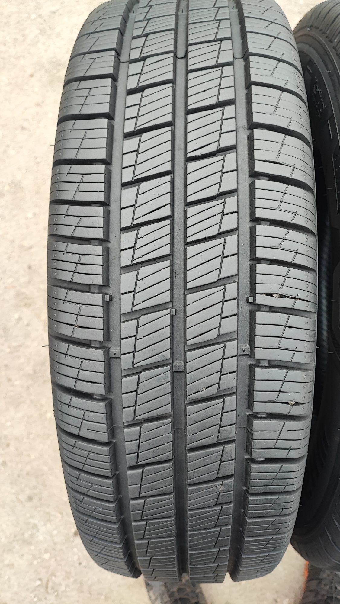 Komplet opon wielosezonowych 225/75/16C Hankook