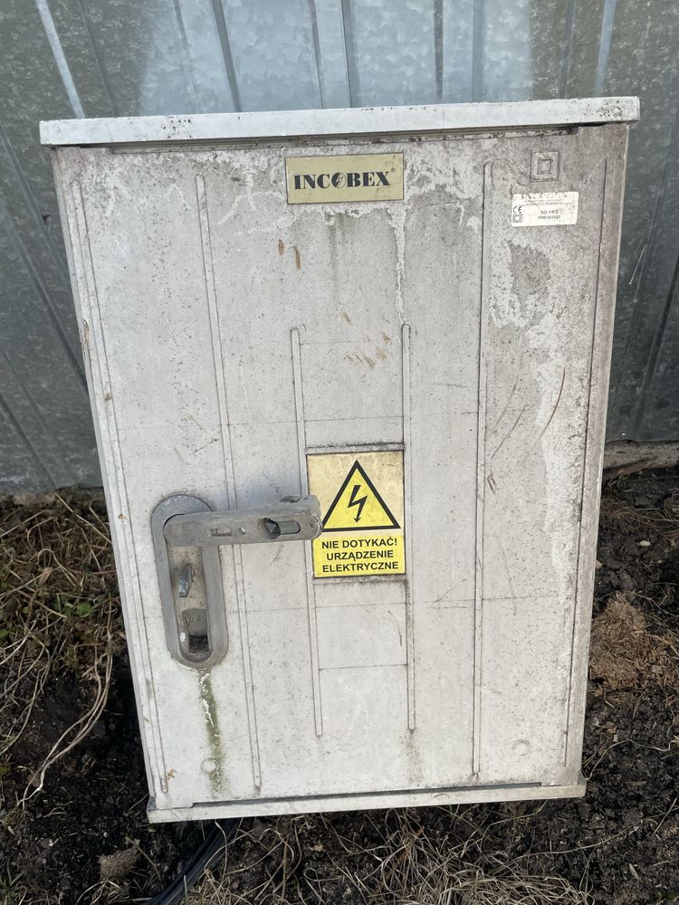 Skrzynka elektryczna budowlana z wyposazeniem