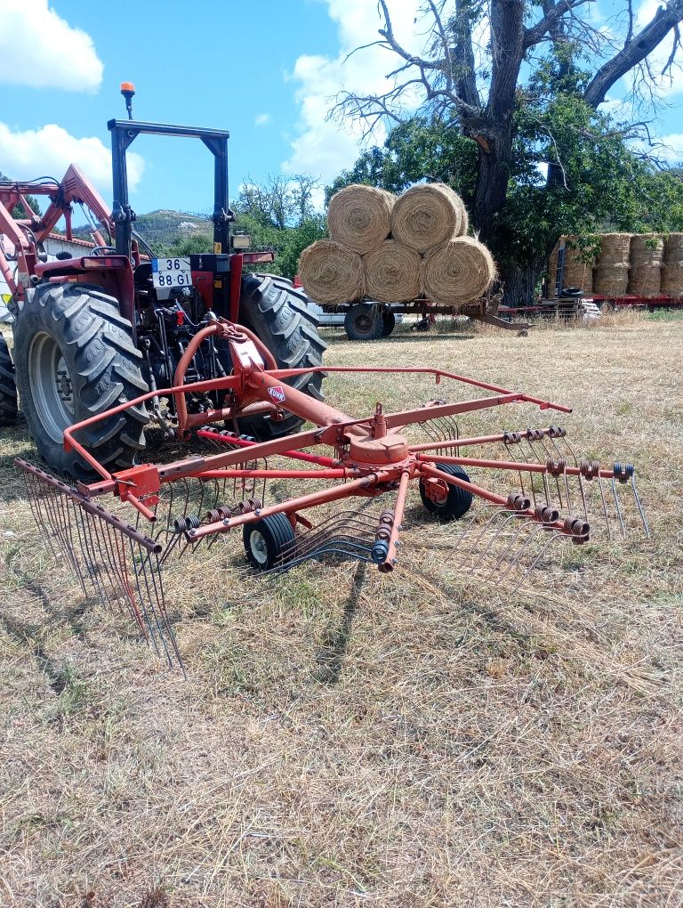 Juntador de feno Kuhn GA 300 GM