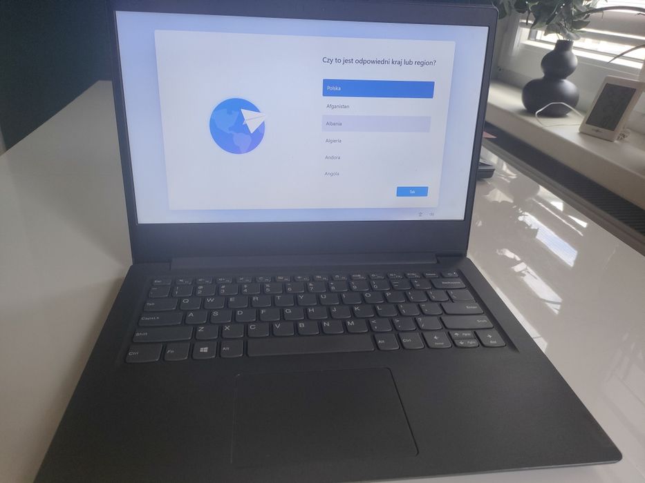Laptop Lenovo V14