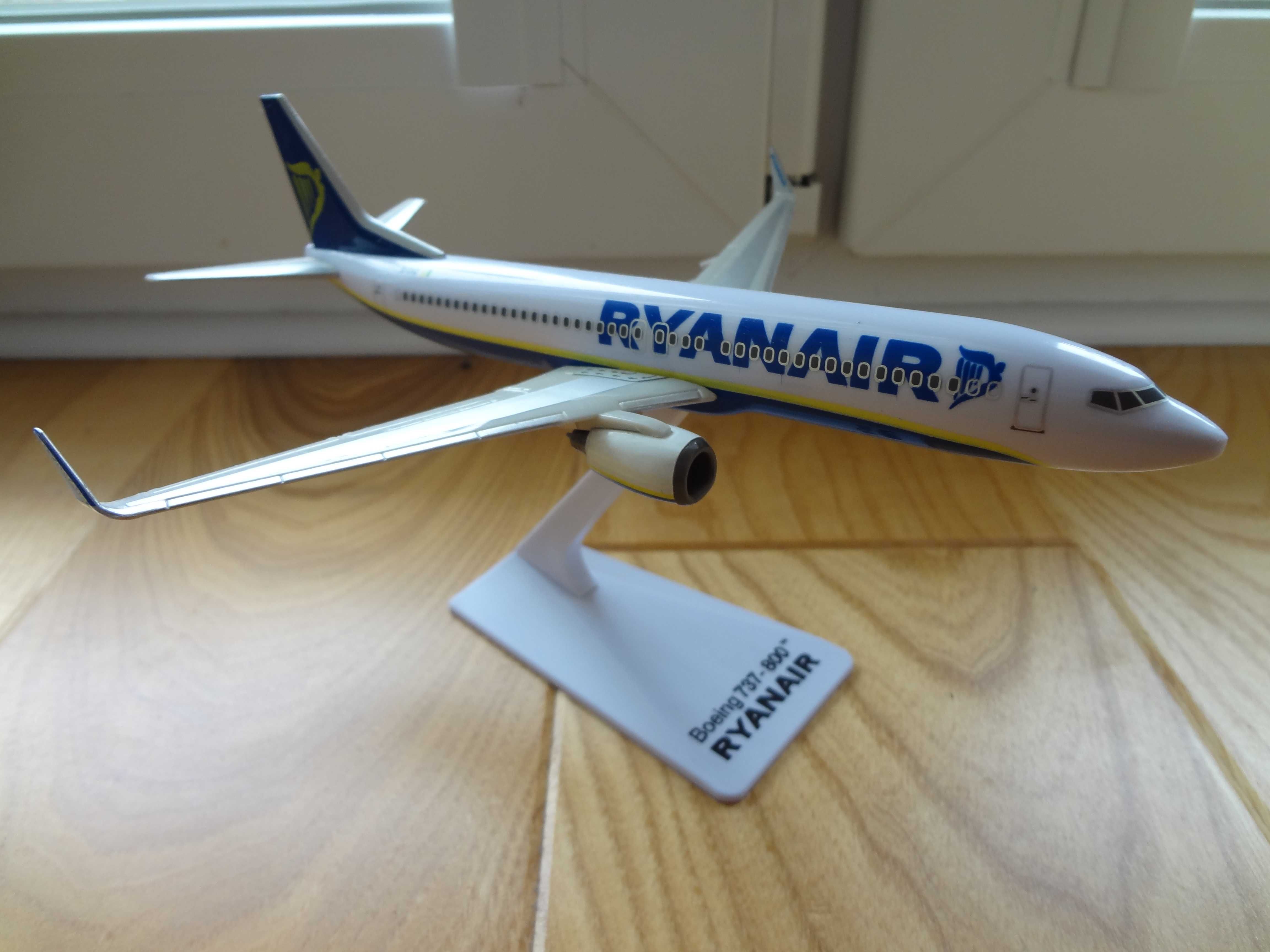 Ryanair 737-800 + Centralwings 737-400