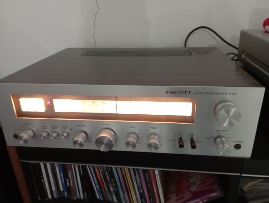 Scott R 327 amplituner