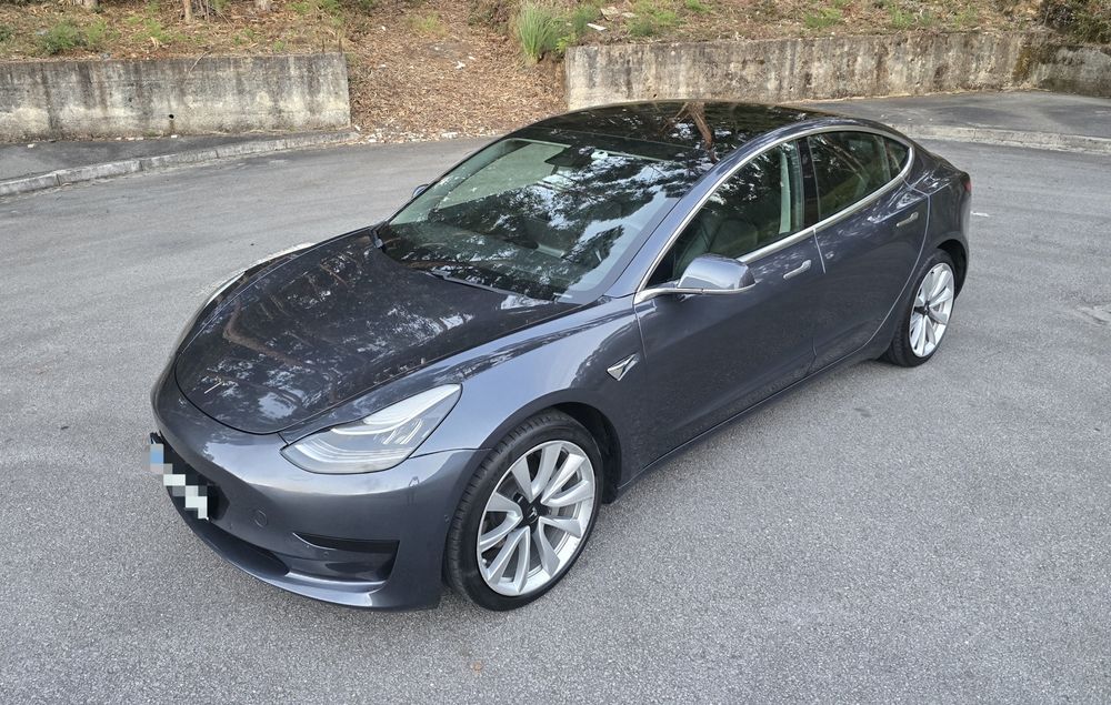 Tesla model 3 SR