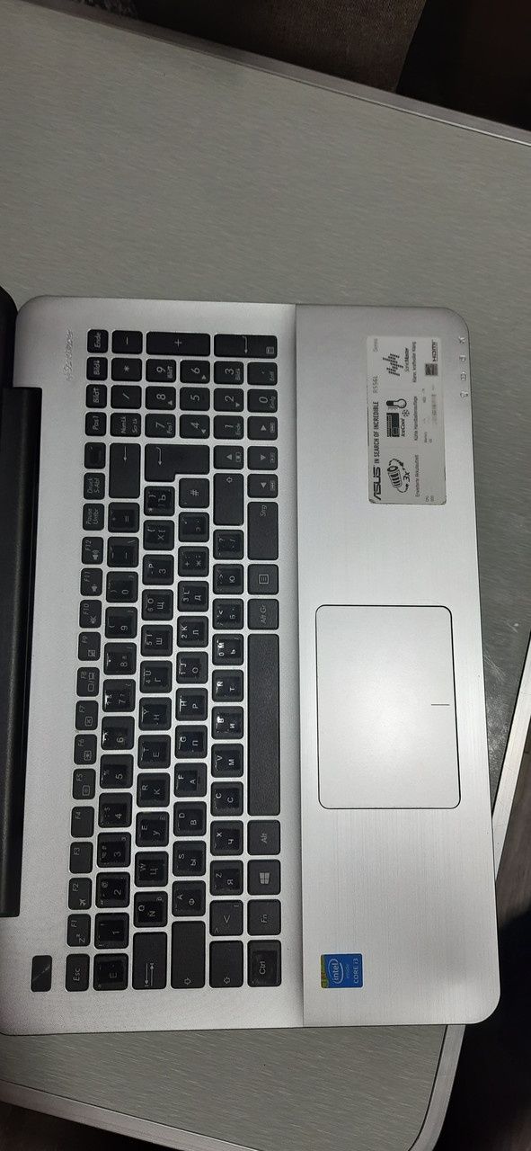 Ноутбук Asus r556l в чудовому стані!